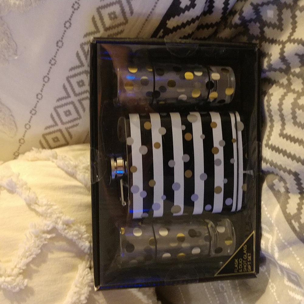 Flask and Duo shot glass gift set